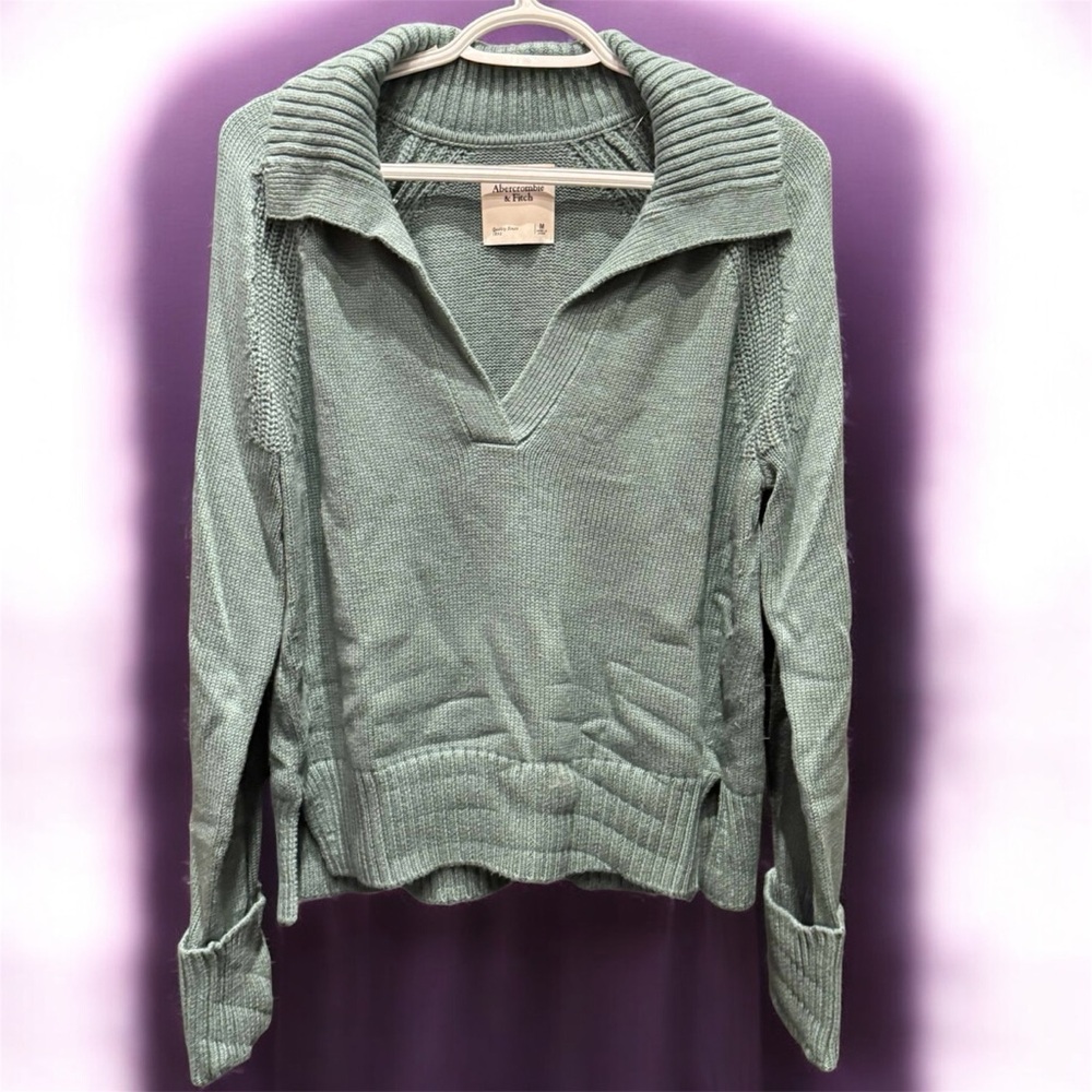 Abercrombie & Fitch Light Green V-Neck knit Sweater MEDIUM NWT